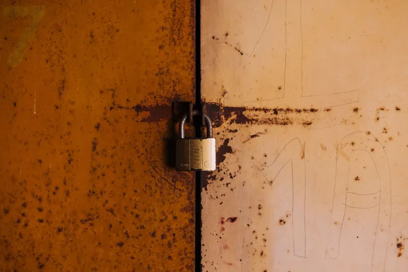 Licence, Lock, and Load: What Every Aussie Should Check Before Playing Anywhere Online